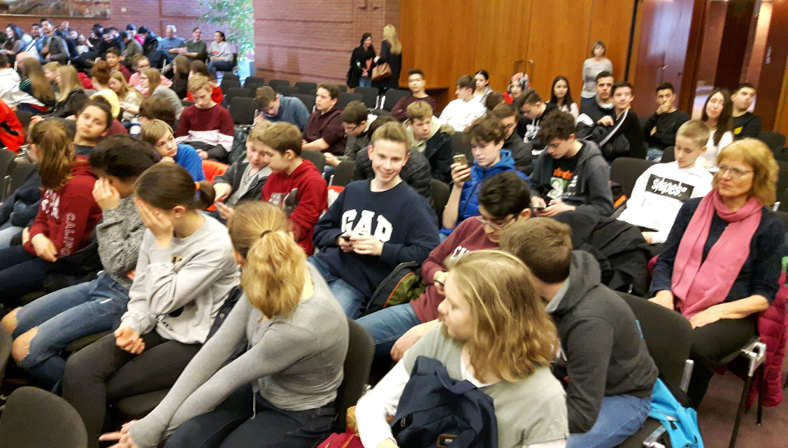 G8a und G9e beim „Hope Theater“ aus Nairobi